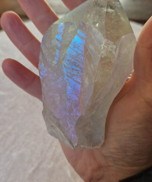 Premium Angel Aura Point 9 Crystal Clear Quartz Tower 467g - H8.5xW9.5xD6cm - Image 3