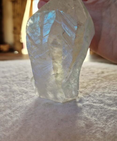 Premium Angel Aura Point 9 Crystal Clear Quartz Tower 467g - H8.5xW9.5xD6cm - Image 6