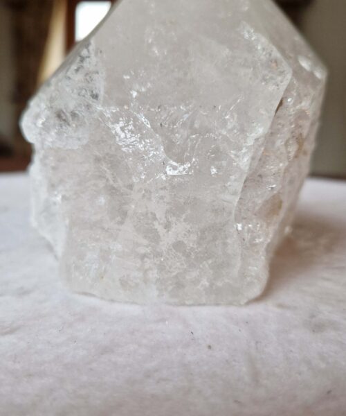 Alternative view of Large Clear Quartz White Crystal 11 Quartz Tower Points Polished Tip Gemstones Natural 1.206g H11xW10xD9cm