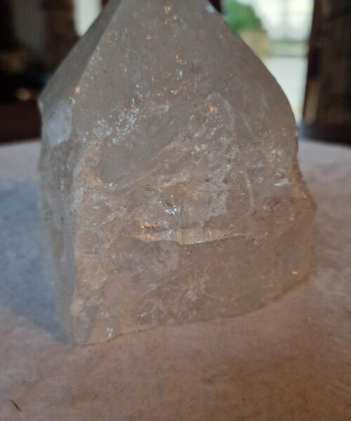 Alternative view of Large Clear Quartz White Crystal 5 Quartz Tower Points Polished Tip Gemstones Natural 1.289g H11xW10xD9.5cm