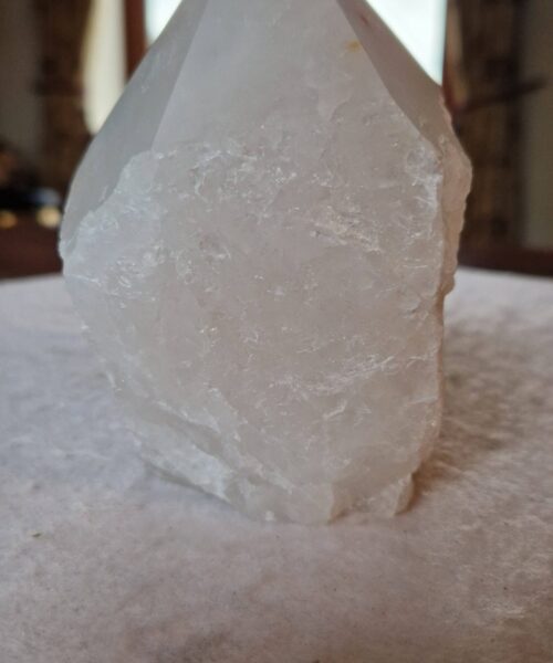 Alternative view of Large Clear Quartz White Crystal 9 Quartz Tower Points Polished Tip Gemstones Natural 1.023g H11.5xW9xD7.5cm