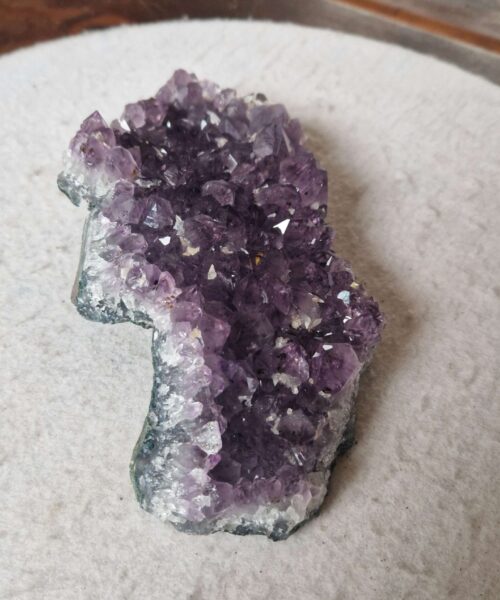 Large Premium High Grade Amethyst Raw Druzy Cluster Piece 46 - 837g H5.5xW19xD9cm - Image 7