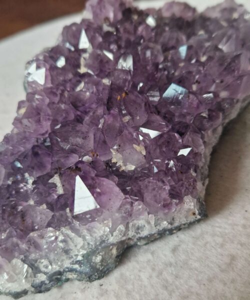 Large Premium High Grade Amethyst Raw Druzy Cluster Piece 46 - 837g H5.5xW19xD9cm - Image 8
