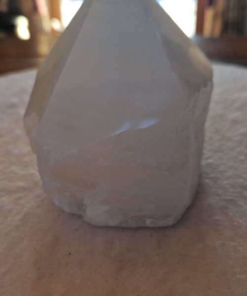 Alternative view of Large Clear Quartz White Crystal 23 Quartz Tower Points Polished Tip Gemstones Natural 1.041g H10xW9.5xD8cm