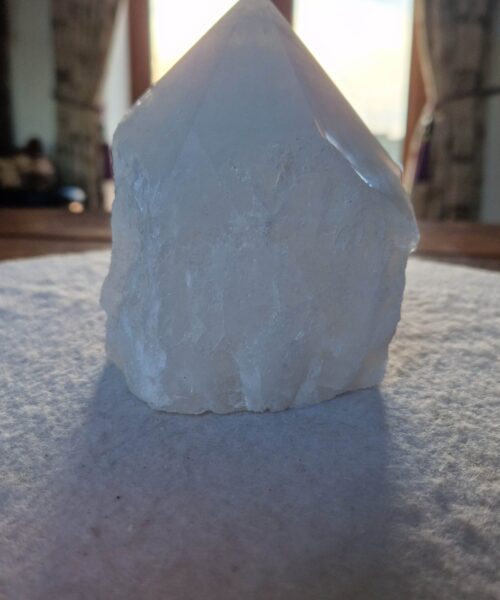 Alternative view of Large Clear Quartz White Crystal 24 Quartz Tower Points Polished Tip Gemstones Natural 1.124g H11.5xW8.5xD7cm