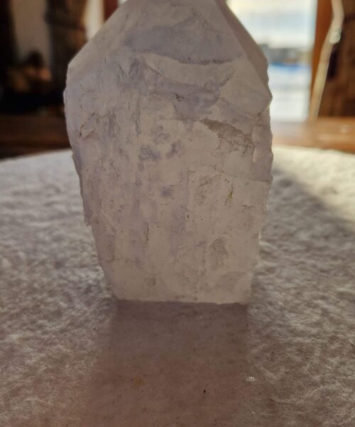 Alternative view of Large Clear Quartz White Crystal 26 Quartz Tower Points Polished Tip Gemstones Natural 924g H12xW7.5xD6cm
