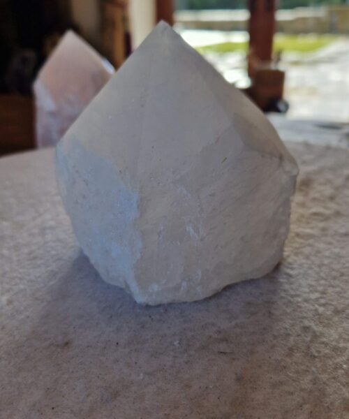 Large Clear Quartz White Crystal 32 Quartz Tower Points Polished Tip Gemstones Natural 1.077g H9xW9.5xD9cm - Image 4