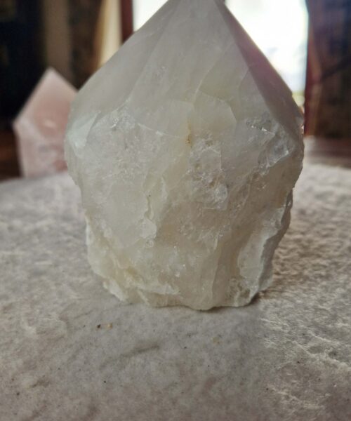 Alternative view of Large Clear Quartz White Crystal 33 Quartz Tower Points Polished Tip Gemstones Natural 1.016g H10.5xW8xD8cm