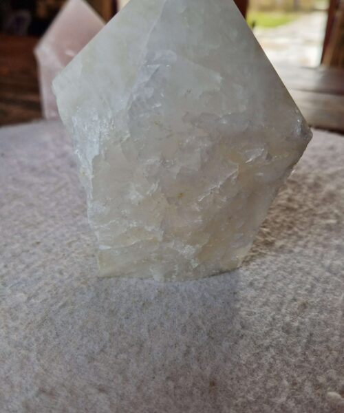 Large Clear Quartz White Crystal 39 Quartz Tower Points Polished Tip Gemstones Natural 974g H11.5xW8.5xD7.5cm - Image 3