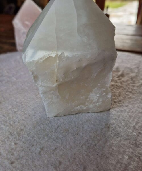 Large Clear Quartz White Crystal 39 Quartz Tower Points Polished Tip Gemstones Natural 974g H11.5xW8.5xD7.5cm - Image 4