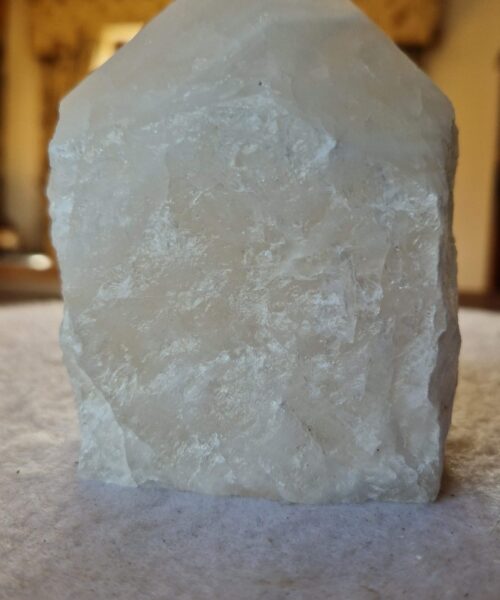Alternative view of Large Clear Quartz White Crystal 51 Quartz Tower Points Polished Tip Gemstones Natural 1.177g H11.5xW9xD8cm