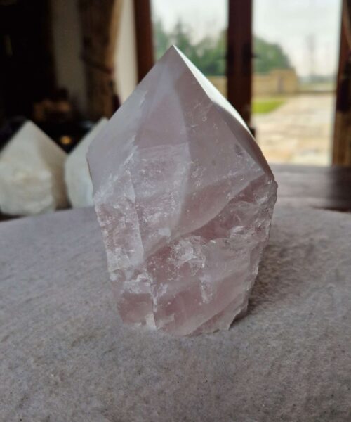 Large Rose Quartz Pink Crystal 15 Quartz Tower Points Polished Tip Gemstones Natural 1.106g H11xW8xD7.5cm - Image 4
