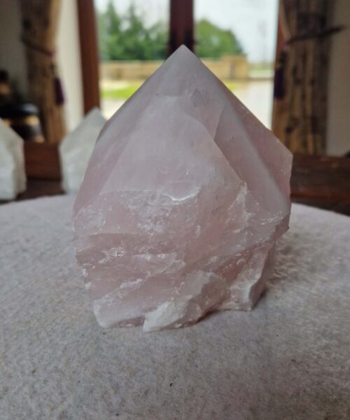 Large Rose Quartz Pink Crystal 19 Quartz Tower Points Polished Tip Gemstones Natural 1.167g H11.5xW8.5xD8cm - Image 5
