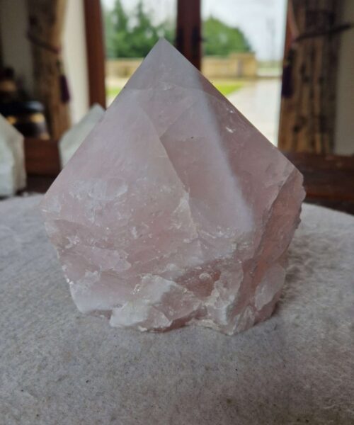 Large Rose Quartz Pink Crystal 19 Quartz Tower Points Polished Tip Gemstones Natural 1.167g H11.5xW8.5xD8cm