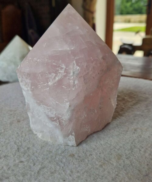 Large Rose Quartz Pink Crystal 22 Quartz Tower Points Polished Tip Gemstones Natural 1.118g H12xW8xD7.5cm - Image 3