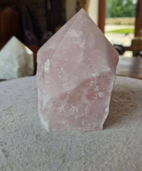Large Rose Quartz Pink Crystal 22 Quartz Tower Points Polished Tip Gemstones Natural 1.118g H12xW8xD7.5cm - Image 4