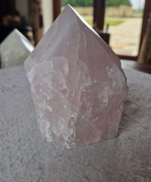 Large Rose Quartz Pink Crystal 32 Quartz Tower Points Polished Tip Gemstones Natural 1.188g H11xW8xD8cm