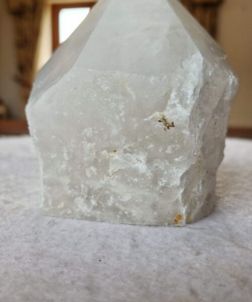 Alternative view of Large Clear Quartz White Crystal 53 Quartz Tower Points Polished Tip Gemstones Natural 1.044g H10xW9xD8cm