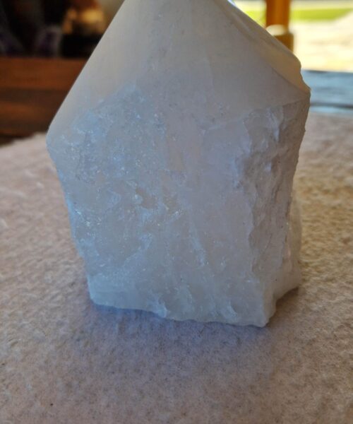 Alternative view of Large Clear Quartz White Crystal 64 Quartz Tower Points Polished Tip Gemstones Natural 1.006g H11xW8xD7cm