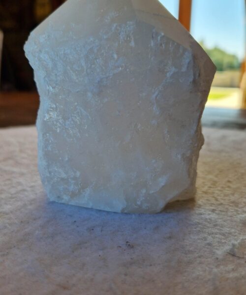Alternative view of Large Clear Quartz White Crystal 65 Quartz Tower Points Polished Tip Gemstones Natural 913g H10.5xW8xD6.5cm