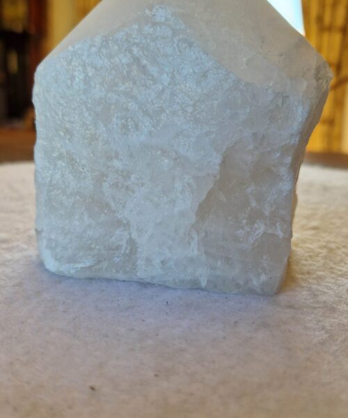 Alternative view of Large Clear Quartz White Crystal 66 Quartz Tower Points Polished Tip Gemstones Natural 1.181g H11xW9xD7cm