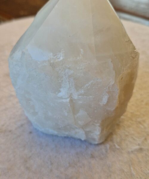 Large Clear Quartz White Crystal 69 Quartz Tower Points Polished Tip Gemstones Natural 1.088g H11xW8xD8cm