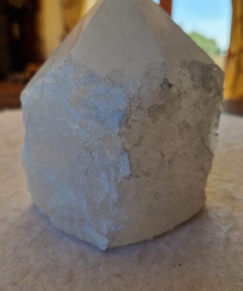 Alternative view of Large Clear Quartz White Crystal 72 Quartz Tower Points Polished Tip Gemstones Natural 1.025g H11xW7.5xD7cm