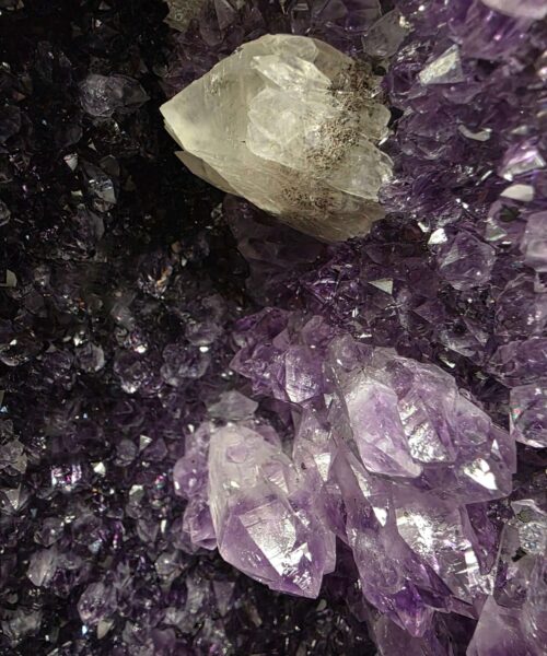 Amethyst Crystal Geode 1042 Premium Queen Grade 9.56kg H30xW25xD17cm - Image 9