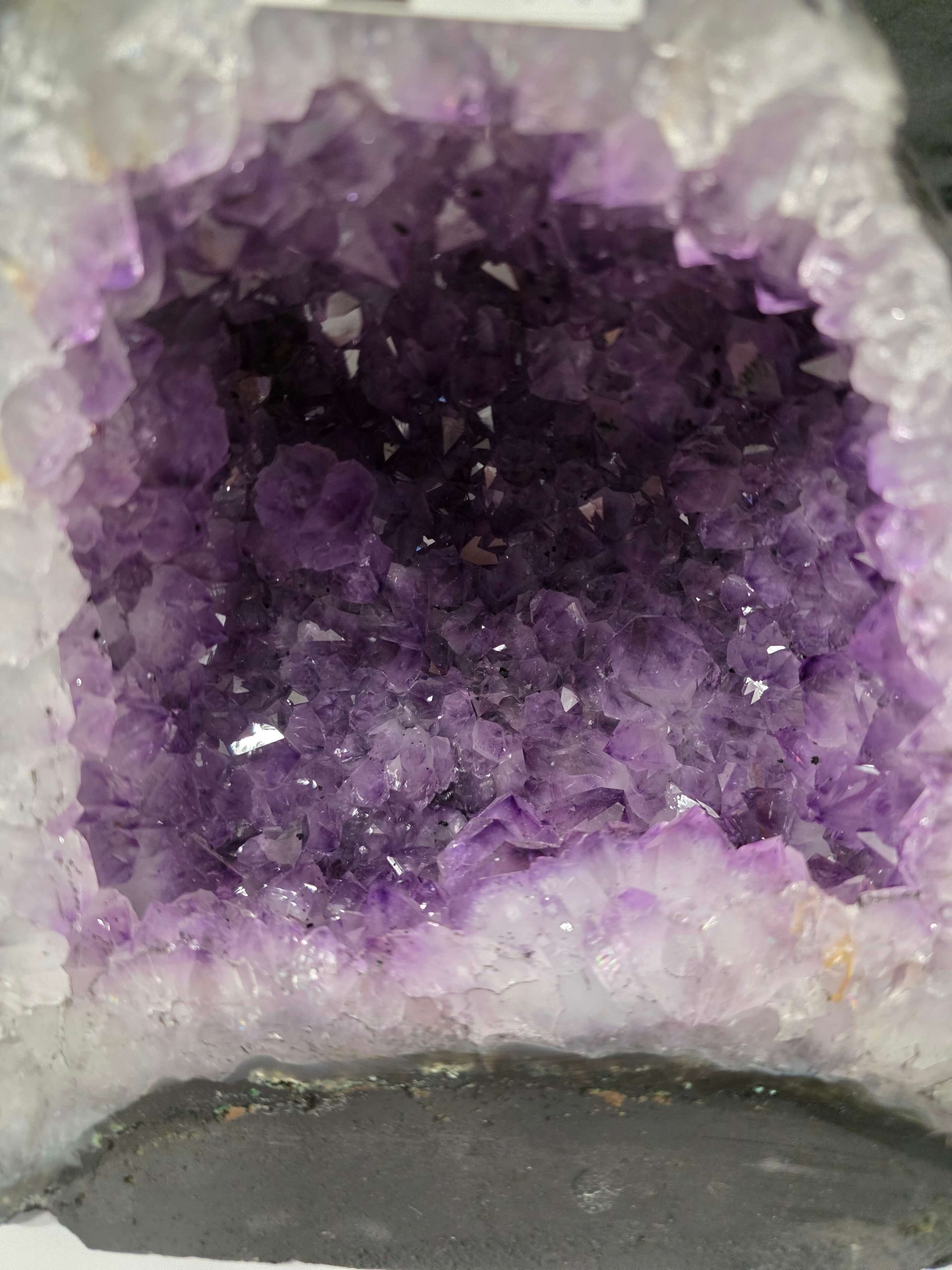 Amethyst Crystal Geode 1044 Premium Queen Grade 8.32kg H21xW20xD15cm - Image 8
