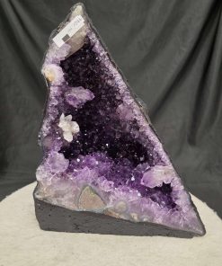 Amethyst Crystal Geode 1046 Premium Queen Grade 7.87kg H31xW25xD13cm