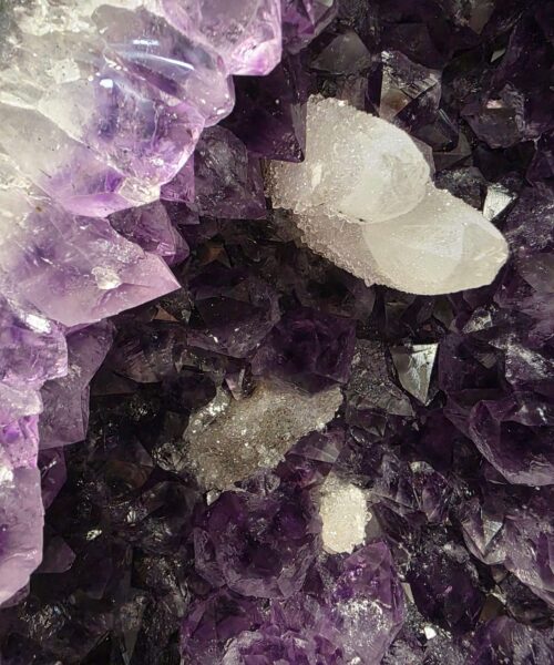 Amethyst Crystal Geode 1061 Premium Queen Grade 14.22kg H31xW28xD15cm - Image 6