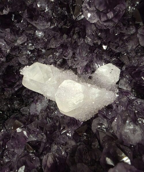 Amethyst Crystal Geode 1074 Premium Queen Grade 14.76kg H33xW28xD15cm - Image 7