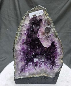 Amethyst Crystal Geode 1024 Premium Queen Grade 8.6kg H30xW18xD14cm