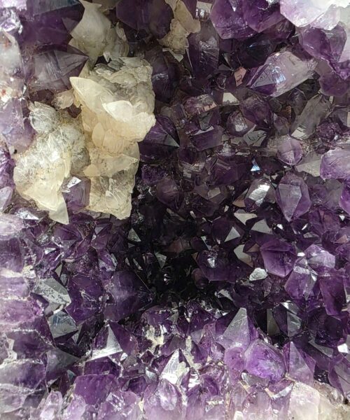 Amethyst Crystal Geode 1087 Premium Queen Grade 14.42kg H35xW24xD15cm - Image 9