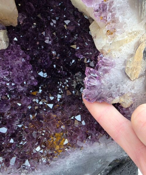 Amethyst Crystal Geode 1089 Premium Queen Grade 15.33kg H33xW20xD18cm - Image 7