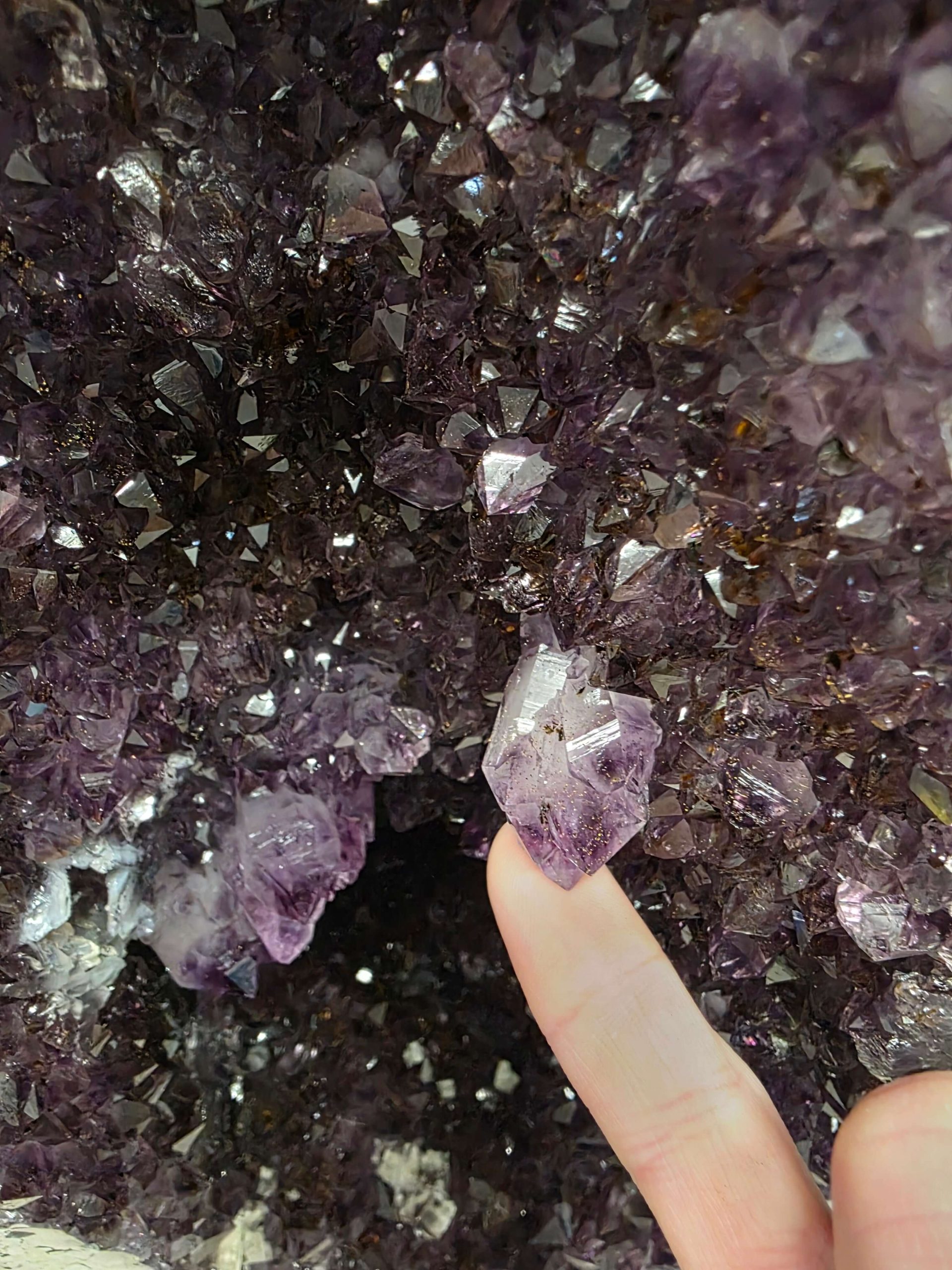 Amethyst Geode 1103 5-9