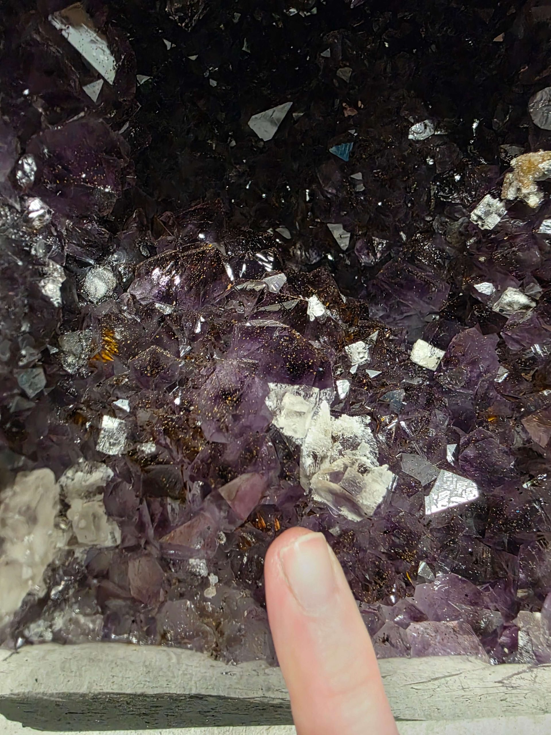 Amethyst Geode 1103 6-9