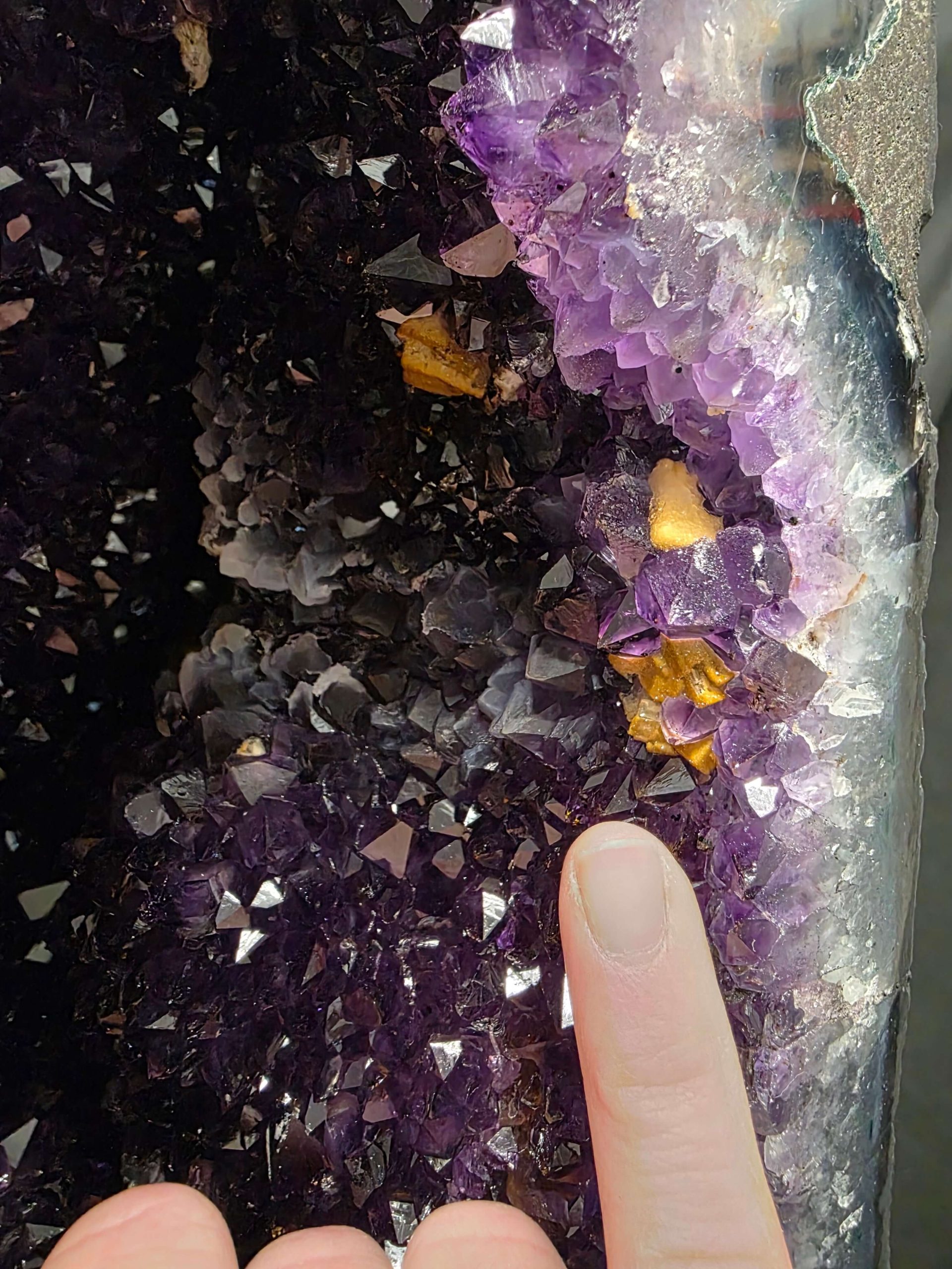 Amethyst Geode 1104 6-9