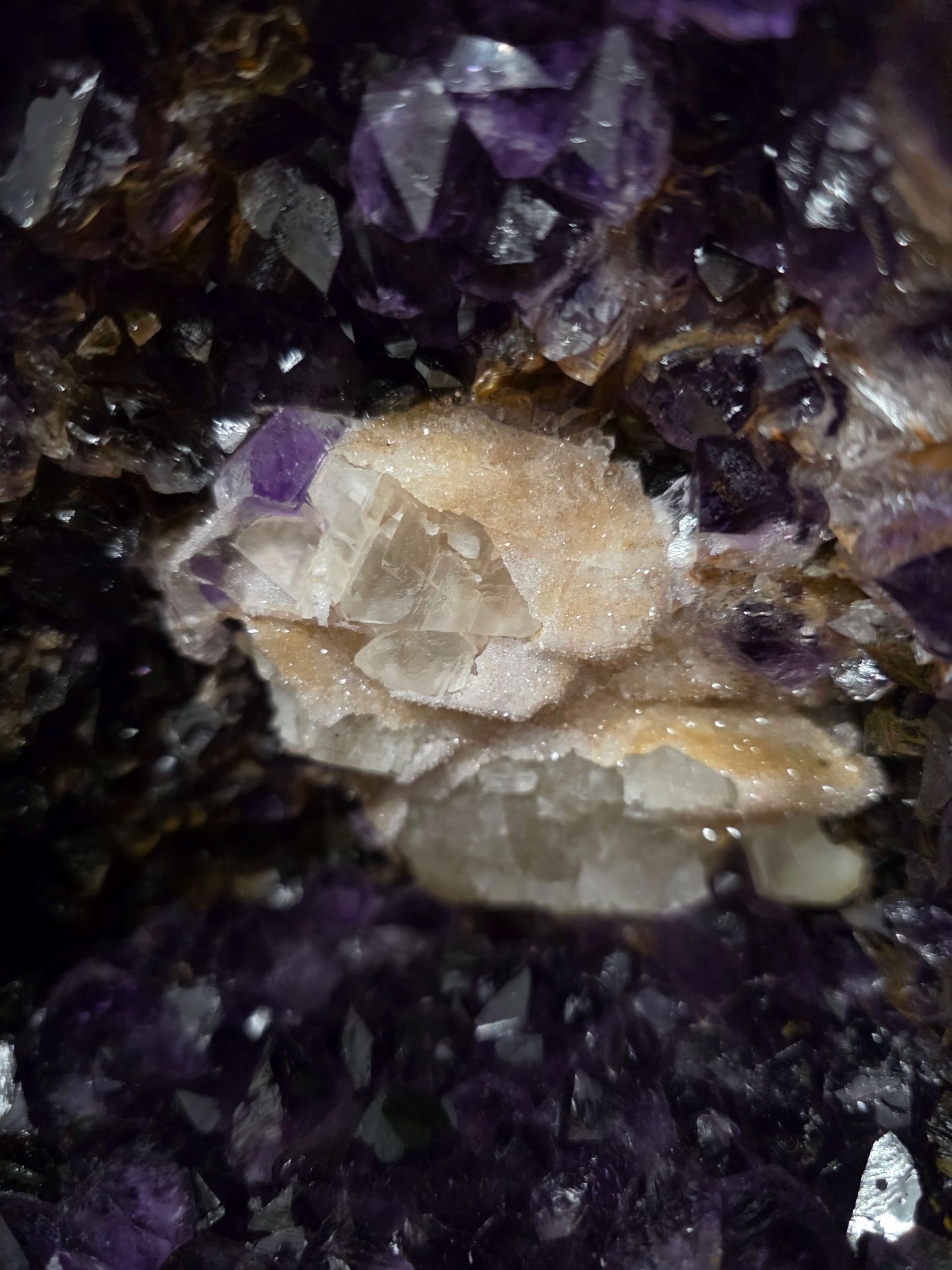 Amethyst Geode 1076 11-12