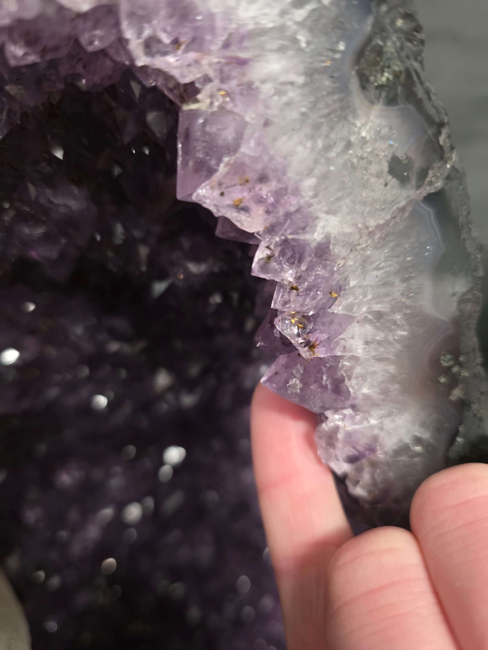 Amethyst Geode 1110 10-12