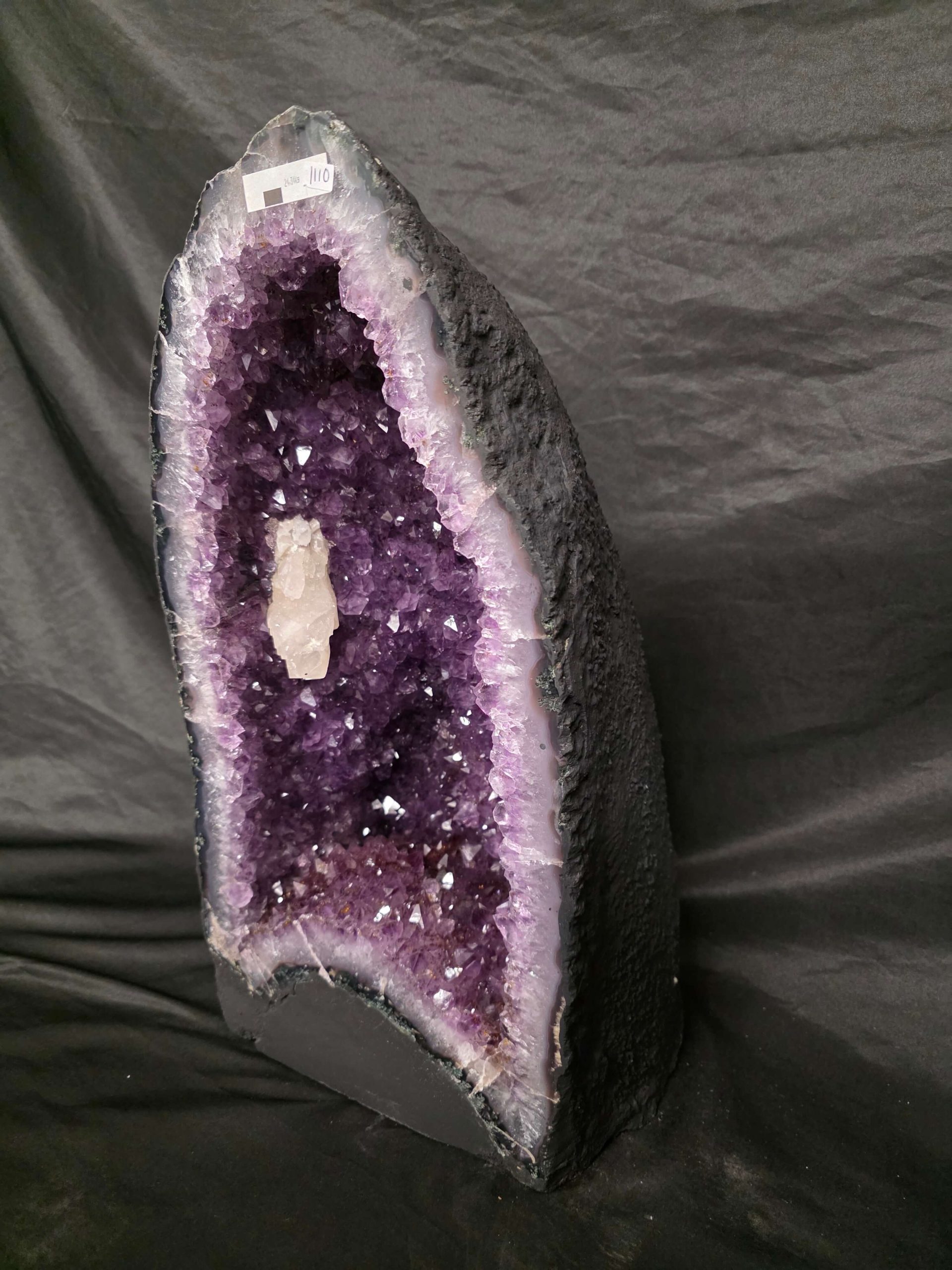 Amethyst Geode 1110 3-12