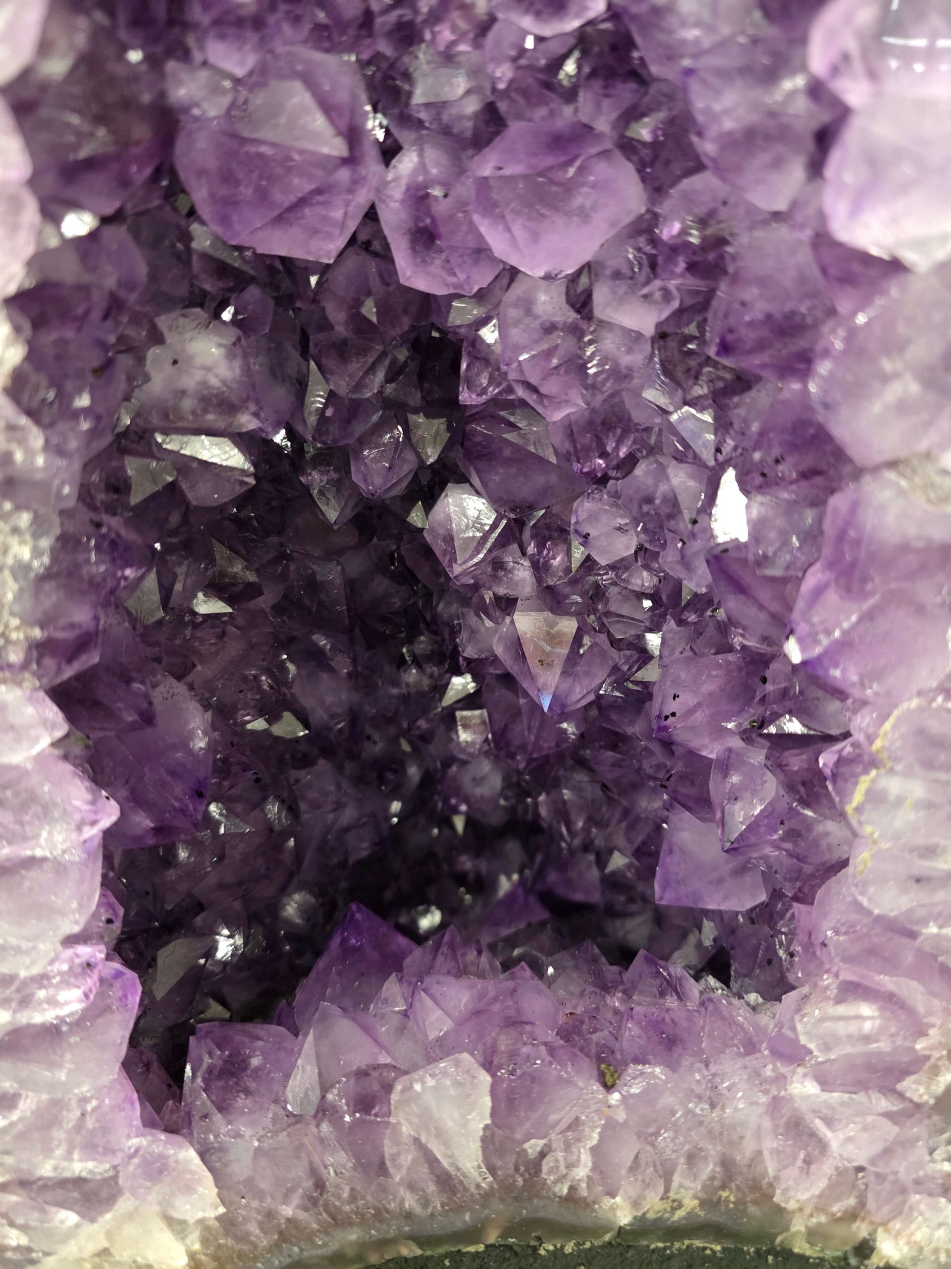 Amethyst Geode 1116 5-12