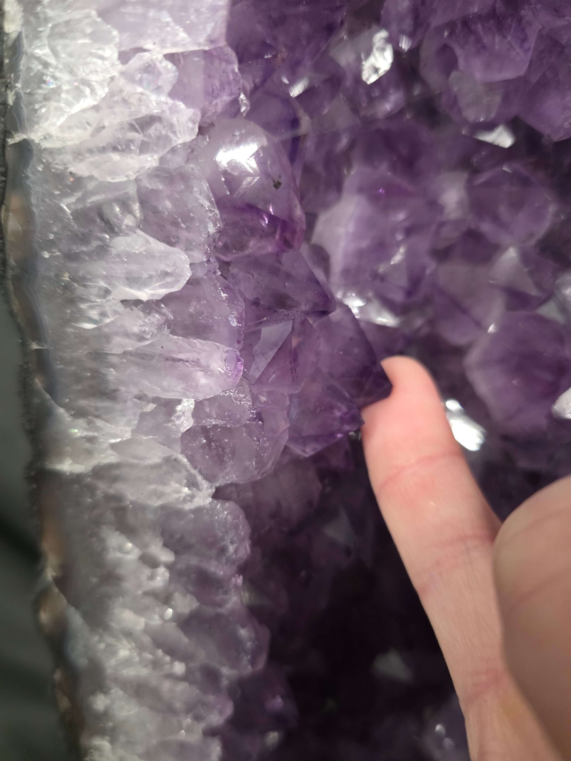 Amethyst Geode 1117 11-12