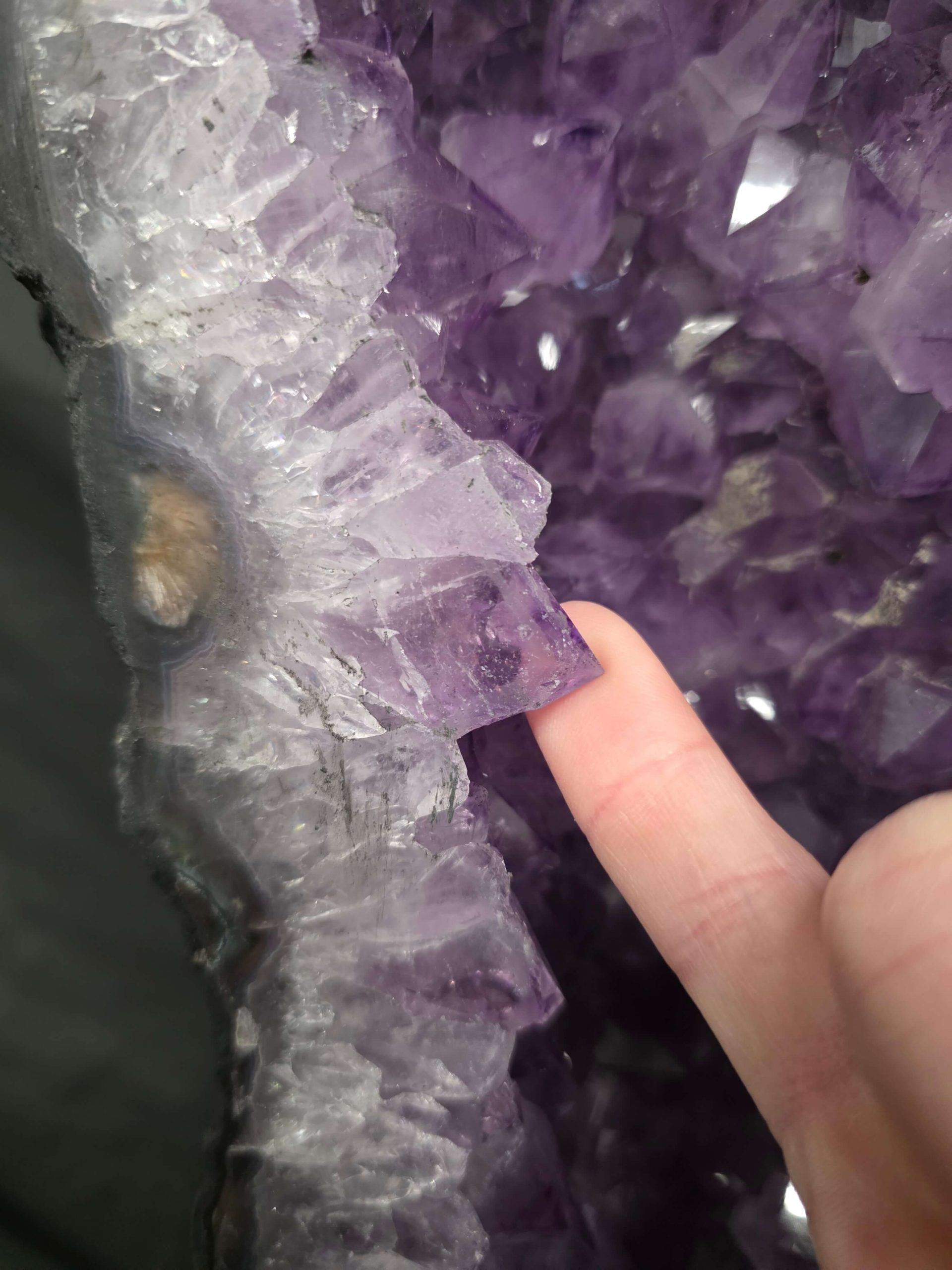 Amethyst Geode 1117 9-12