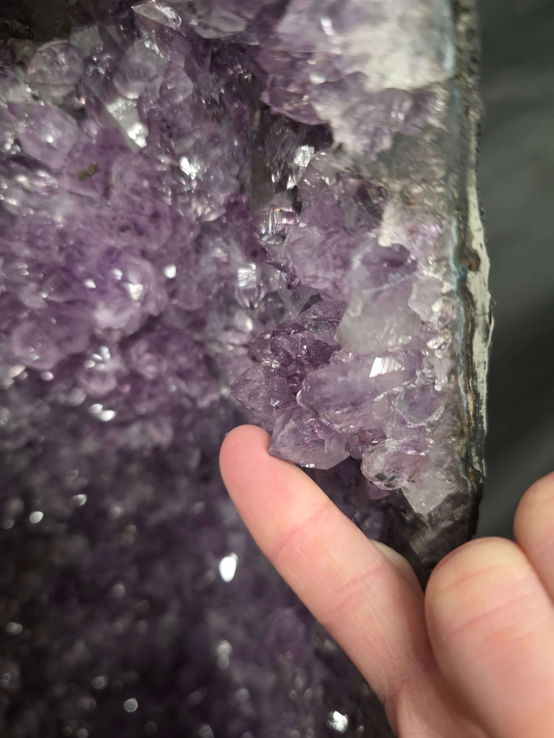 Amethyst Geode 1125 8-12