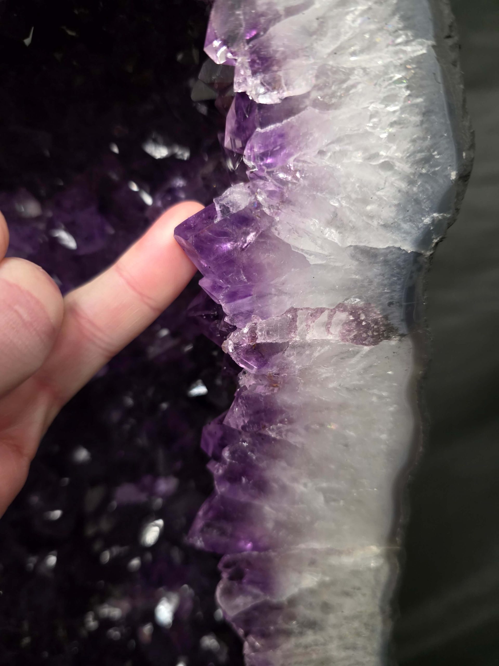 Amethyst Geode 1129 8-12