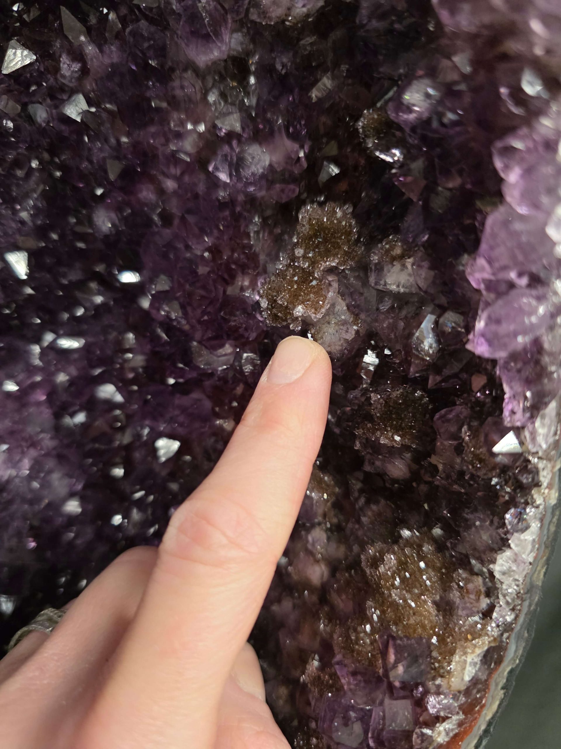 Tall Amethyst Crystal Geode 1135 Premium Queen Grade 41.98kg H74xW25xD19cm - Image 10