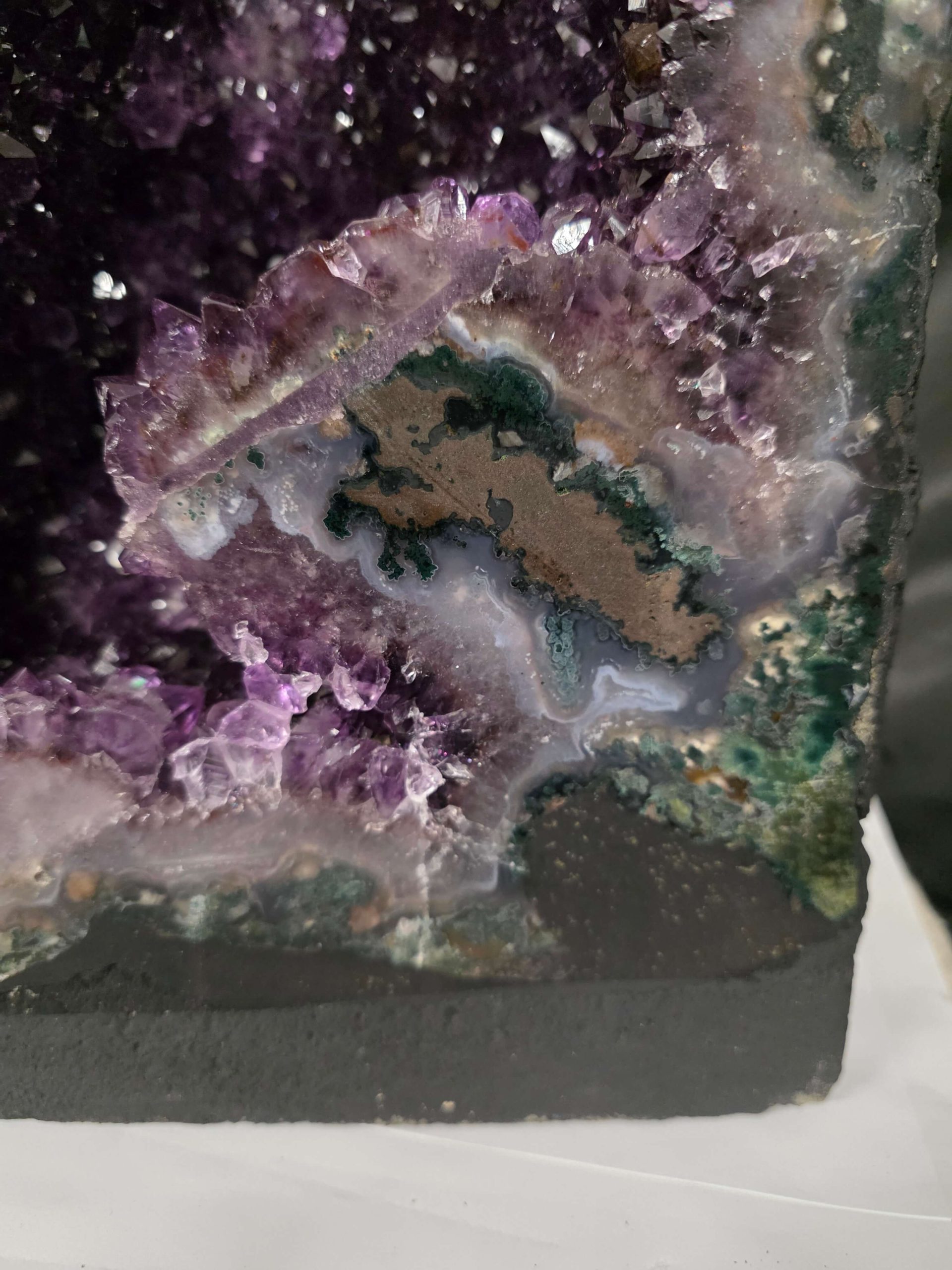 Tall Amethyst Crystal Geode 1135 Premium Queen Grade 41.98kg H74xW25xD19cm - Image 12