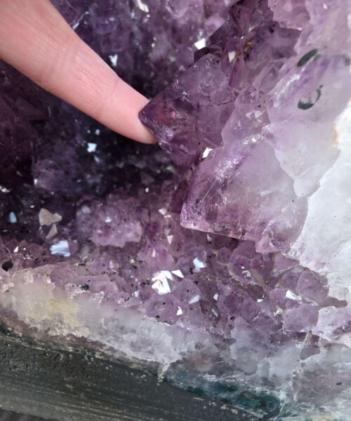 Very Tall Amethyst Crystal Geode 1138 Premium Queen Grade 50.06kg – H97xW23xD25cm - Image 12