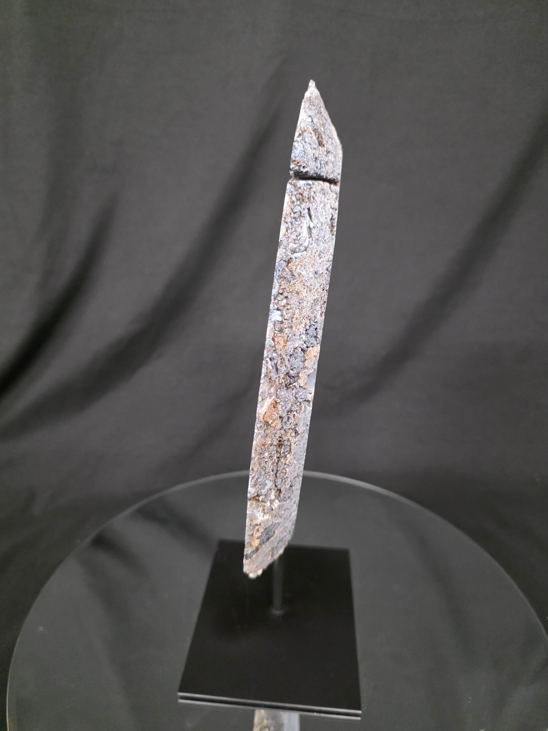 Large Premium Agate Natural Slice on Stand 40 – 2.817g - H36.5xW24.5xD12cm - Image 2